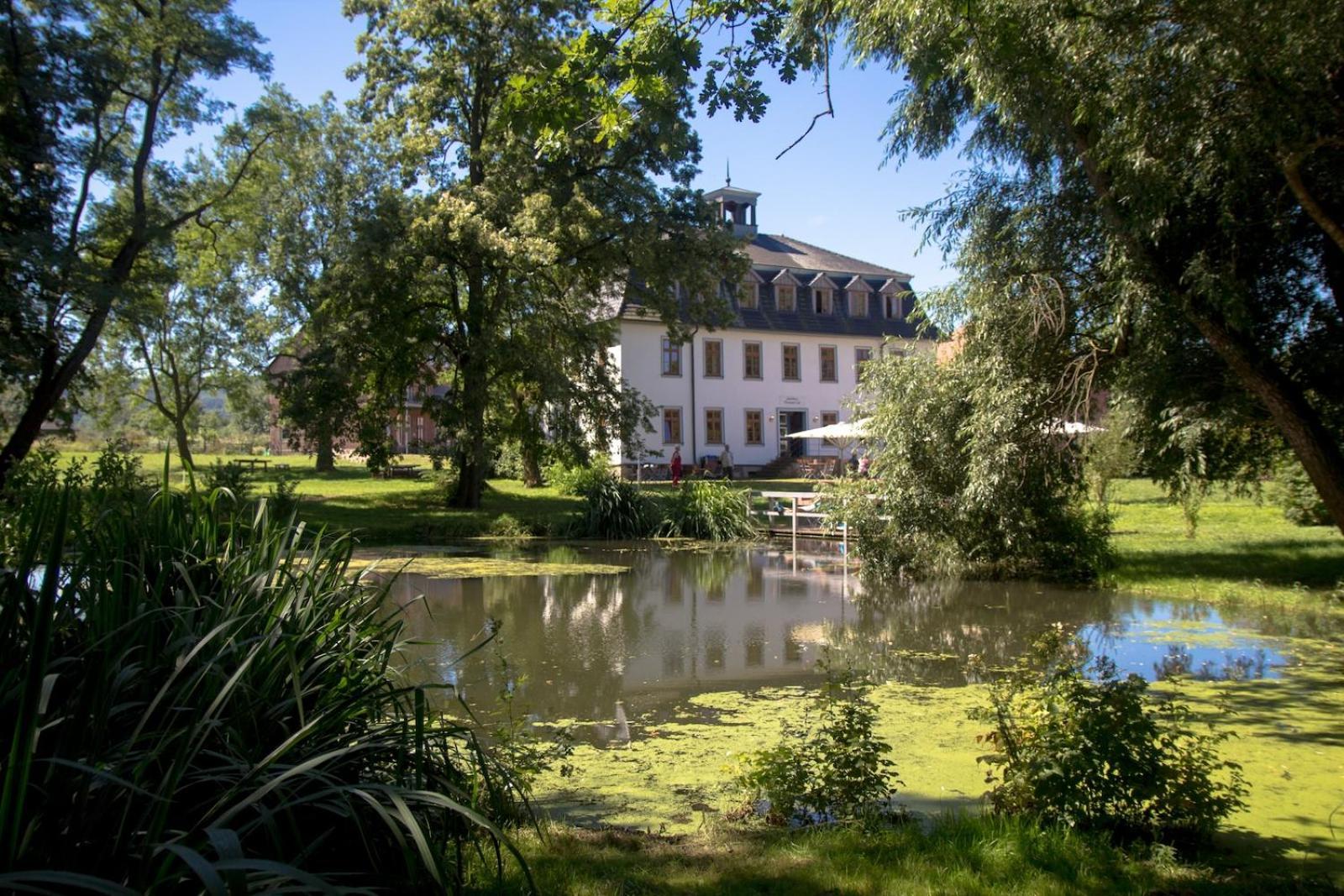 Biohotel Stiftsgut Wilhelmsgluecksbrunn Creuzburg Exteriör bild