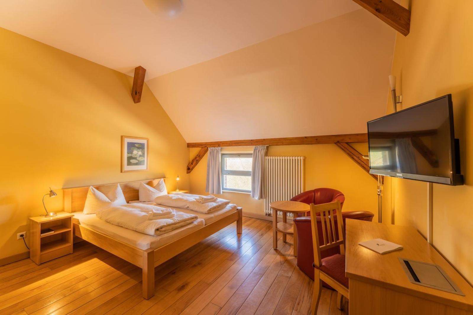 Biohotel Stiftsgut Wilhelmsgluecksbrunn Creuzburg Exteriör bild